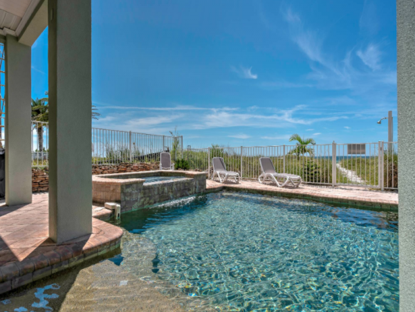 Redington Shores  Luxury Vacation Condo Sleeps Ten Guests.