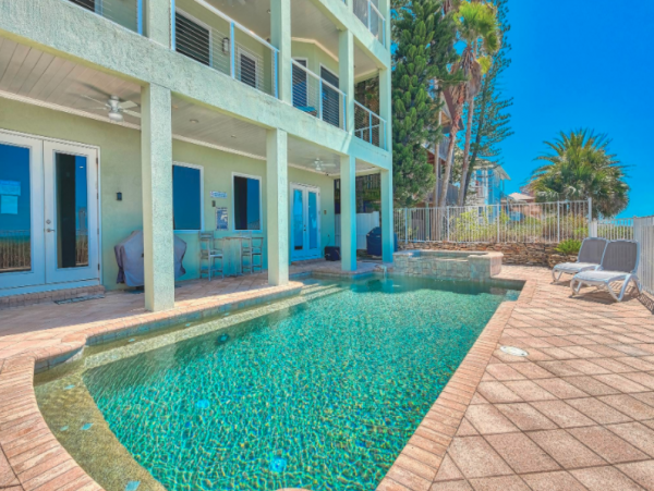 Redington Shores  Luxury Vacation Condo Sleeps Ten Guests.