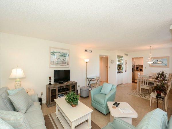 Siesta Key Vacation Condo Sleeps Four Guests Walk To Bech