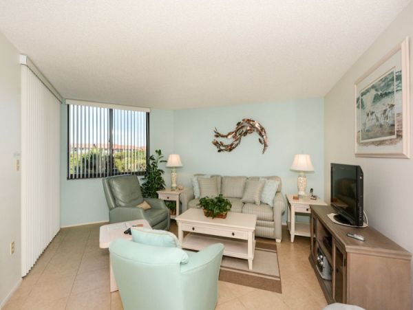 Siesta Key Vacation Condo Sleeps Four Guests Walk To Bech