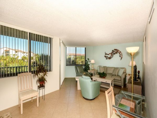 Siesta Key Vacation Condo Sleeps Four Guests Walk To Bech