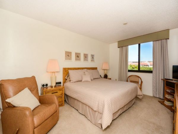Siesta Key Vacation Condo Sleeps Four Guests Walk To Bech