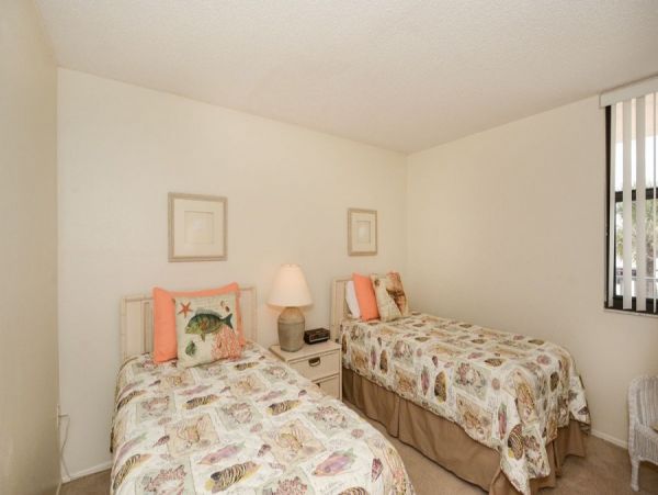 Siesta Key Vacation Condo Sleeps Four Guests Walk To Bech