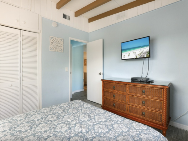 Anna Maria Vacation Duplex Sleeps Four Guests.