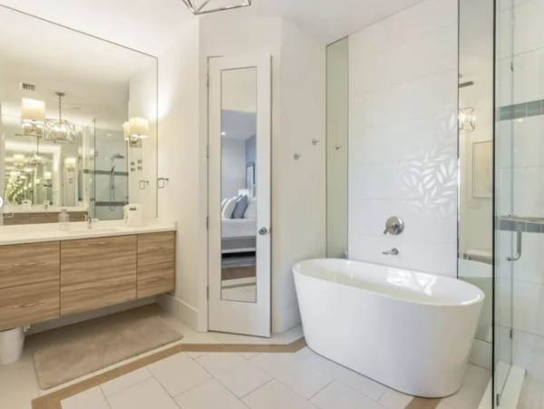 Walk to Beach Canal-Front Retreat in Anna Maria Island