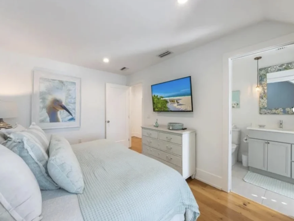 Walk to Beach Canal-Front Retreat in Anna Maria Island