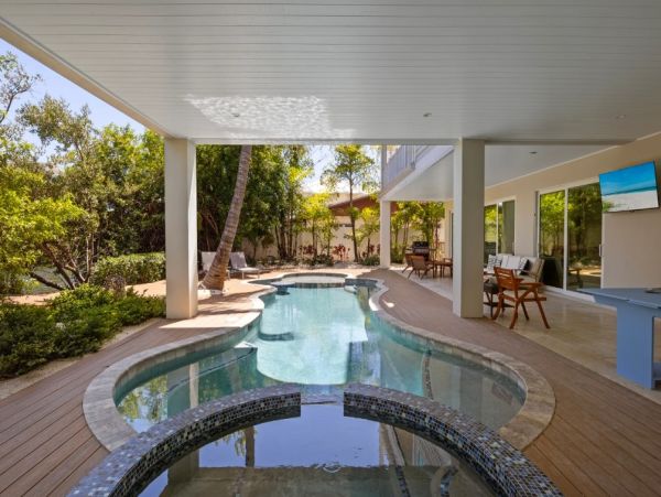 Walk to Beach Canal-Front Retreat in Anna Maria Island