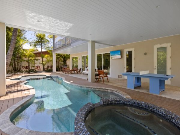 Walk to Beach Canal-Front Retreat in Anna Maria Island