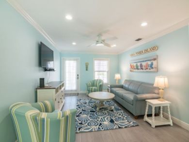 Holmes Beach Vacation Rental Sleeps Four Guests