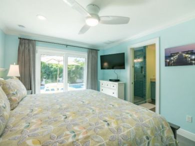 Holmes Beach Vacation Rental Sleeps Four Guests