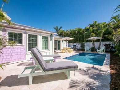 Holmes Beach Vacation Rental Sleeps Four Guests