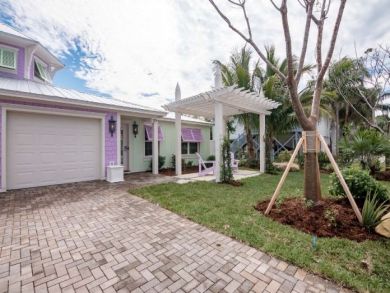 Charming Vacation Rental on Holmes Beach. Call Today.