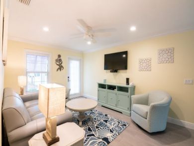 Charming Vacation Rental on Holmes Beach. Call Today.