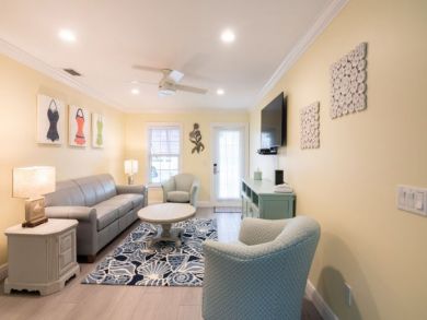 Charming Vacation Rental on Holmes Beach. Call Today.