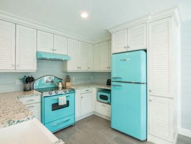 Charming Vacation Rental on Holmes Beach. Call Today.