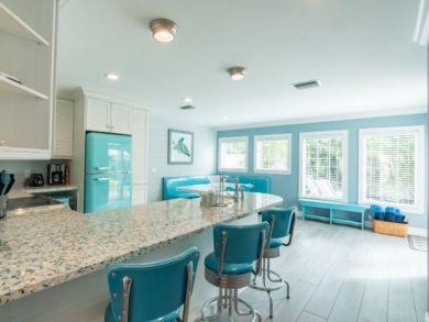 Charming Vacation Rental on Holmes Beach. Call Today.