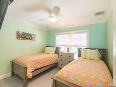 Charming Vacation Rental on Holmes Beach. Call Today.