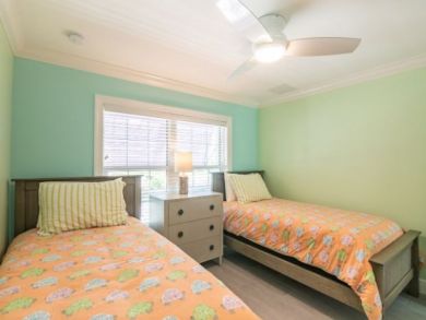 Charming Vacation Rental on Holmes Beach. Call Today.