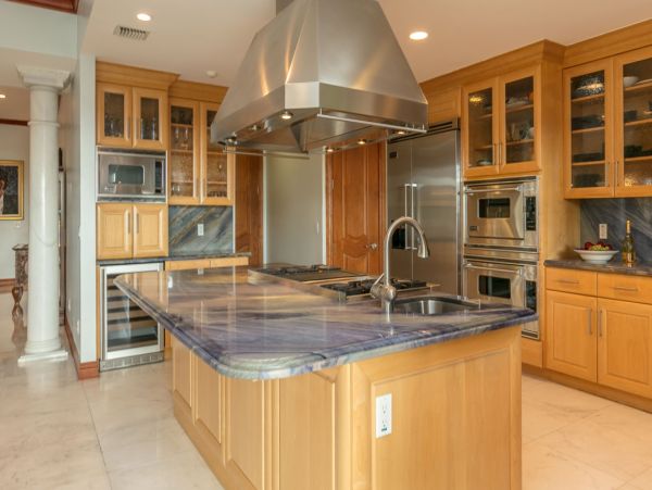 Miami Waterfront Vacation Rental Villa - Luxury Miami Vacation Home with Pool & Dock