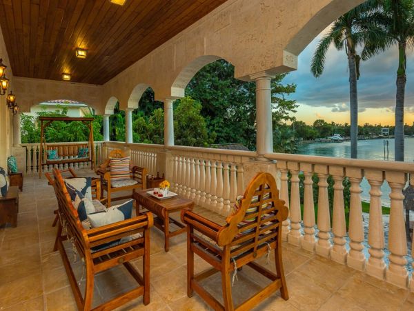 Miami Waterfront Vacation Rental Villa - Luxury Miami Vacation Home with Pool & Dock