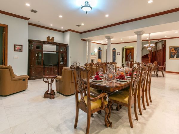 Miami Waterfront Vacation Rental Villa - Luxury Miami Vacation Home with Pool & Dock
