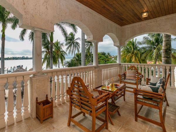 Miami Waterfront Vacation Rental Villa - Luxury Miami Vacation Home with Pool & Dock