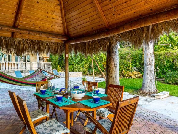 Miami Waterfront Vacation Rental Villa - Luxury Miami Vacation Home with Pool & Dock