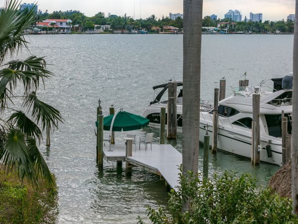 Miami Waterfront Vacation Rental Villa - Luxury Miami Vacation Home with Pool & Dock