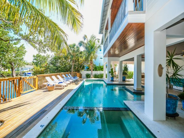 Anna Maria Vacation Rental Sleeps Eight Guests Private Pool