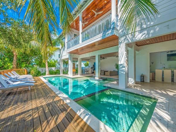 Anna Maria Vacation Rental Sleeps Eight Guests Private Pool