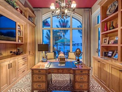Stunning Luxury Home on the Water in Naples