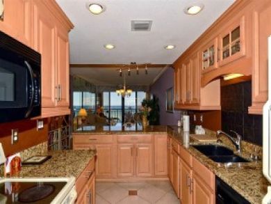 Navarre Vacation Beach Condo Sleeps Six Guests - 2 Bedrooms