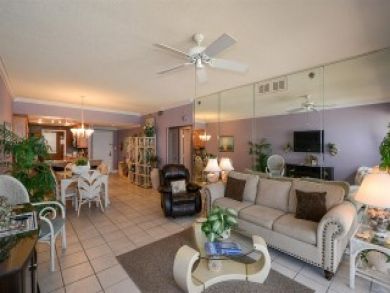 Navarre Vacation Beach Condo Sleeps Six Guests - 2 Bedrooms