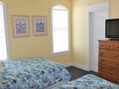 On Beach Seacrest Beach 3 Bedroom Vacation Condo Sleeps 10