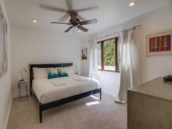 Pacific Beach Luxury Vacation Home, 4 Bedrooms