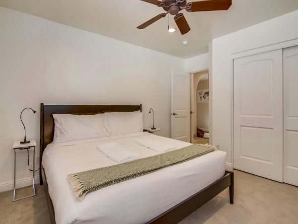 Pacific Beach Luxury Vacation Home, 4 Bedrooms