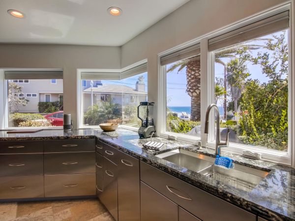Pacific Beach Luxury Vacation Home, 4 Bedrooms