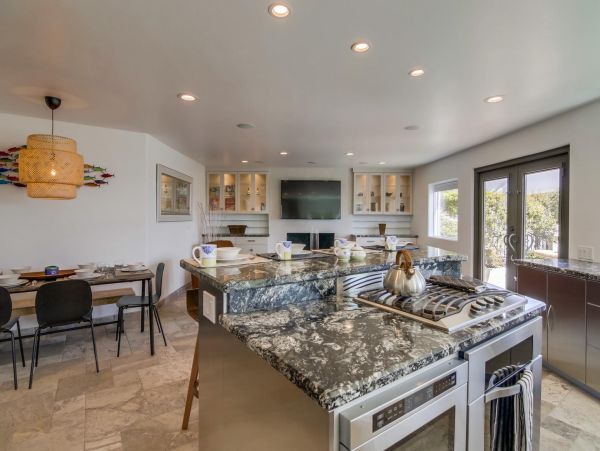 Pacific Beach Luxury Vacation Home, 4 Bedrooms