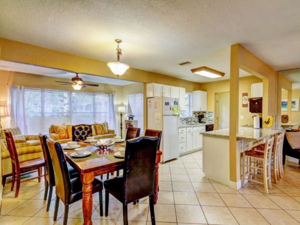 Clearwater Vacation Home Sleeps 26 Guests Walk To Beach