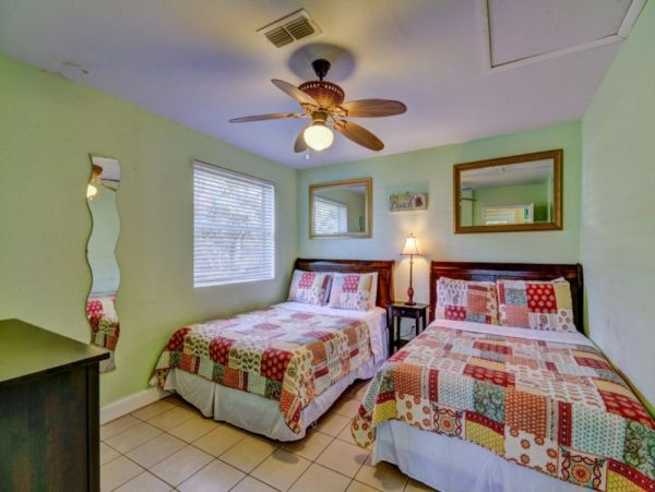 Clearwater Vacation Home Sleeps 26 Guests Walk To Beach