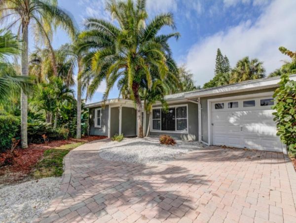 Clearwater Vacation Home Sleeps 26 Guests Walk To Beach