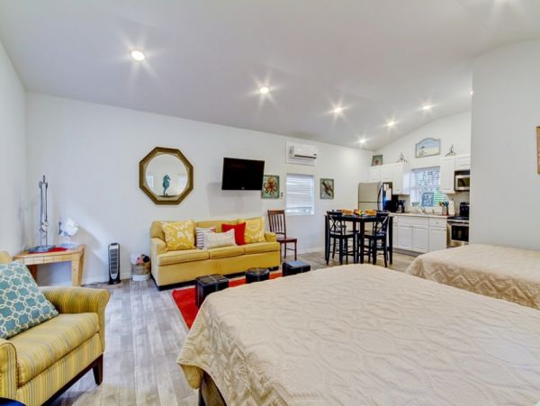 Clearwater Vacation Home Sleeps 26 Guests Walk To Beach
