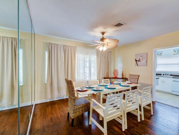 Clearwater Vacation Home Sleeps 26 Guests Walk To Beach