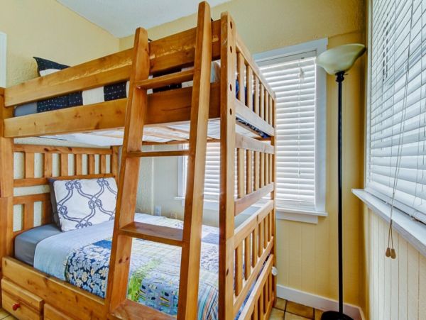 Clearwater Vacation Home Sleeps 26 Guests Walk To Beach