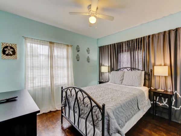 Clearwater Vacation Home Sleeps 26 Guests Walk To Beach