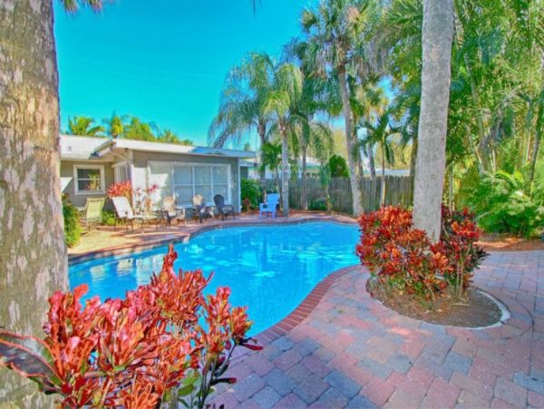 Clearwater Vacation Home Sleeps 26 Guests Walk To Beach