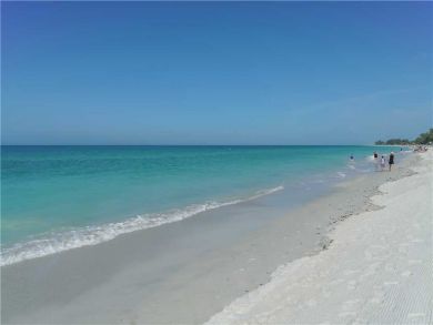 Charming Vacation Rental on Holmes Beach. Call Today.