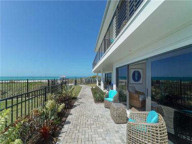 Charming Vacation Rental on Holmes Beach. Call Today.