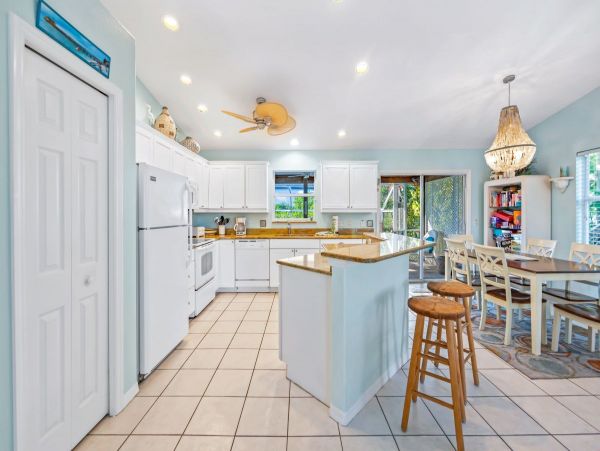 Anna Maria Vacation Rentals Sleeps Six Guests