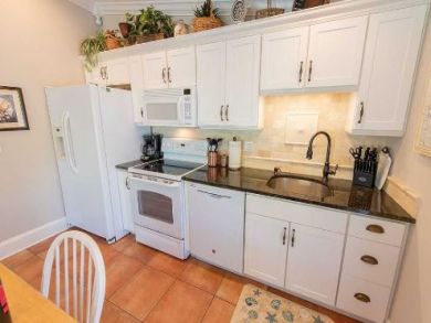Charming Vacation Rental Holmes Beach 1 Min. Walk to Beach